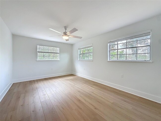 Building Photo - 200 Country Club Dr