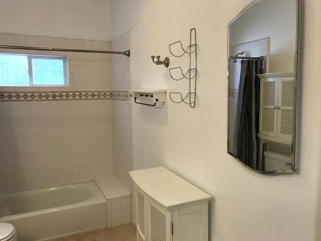 Building Photo - RENT SPECIAL - CONDO in Prime NOHO Art Dis...