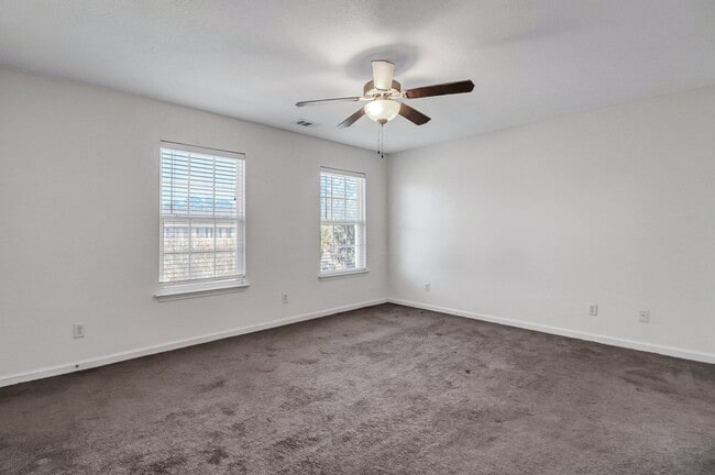 Building Photo - 324 Laurel Oak Ln