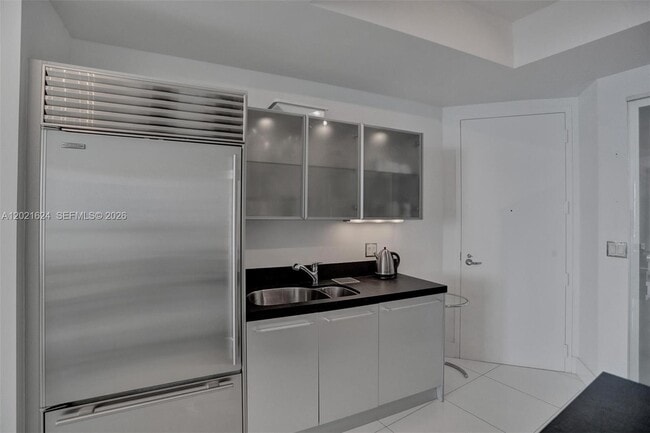 Building Photo - 18201 Collins Ave