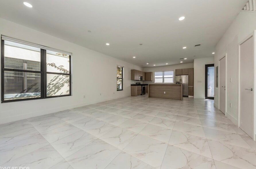 Building Photo - 6151 SW 36th Ct