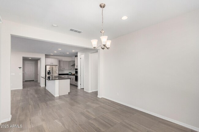 Building Photo - 8828 W Palo Verde Dr