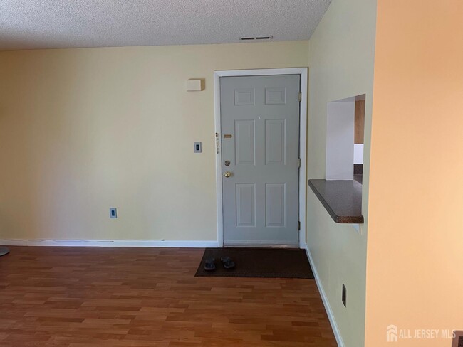 Building Photo - 911 Ravens Crest Dr