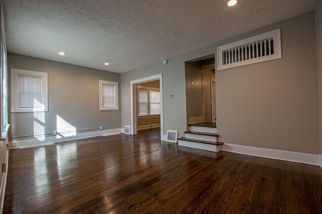 Building Photo - 3 bedroom duplex in Midtown