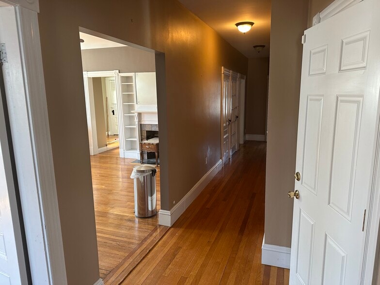 Hallway & front of very large LR - 225 Gibson St
