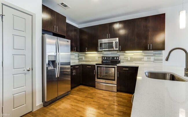 Building Photo - 2907 Woodall Rodgers Fwy