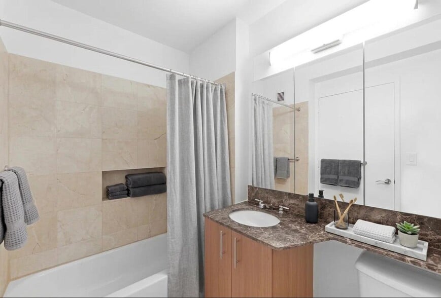 Building Photo - 167 E 71st St