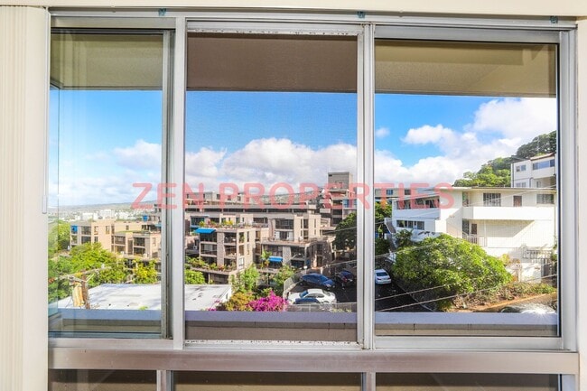 Building Photo - 2 bedroom, 1 bath unit with 1 parking stal...