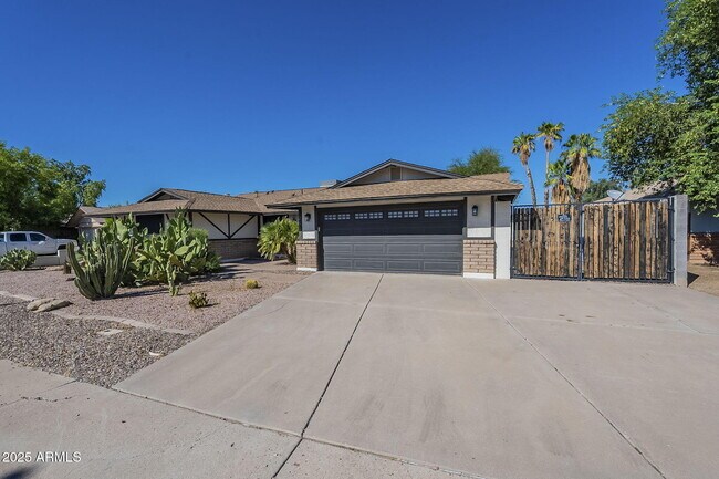 Primary Photo - 2436 E Javelina Ave