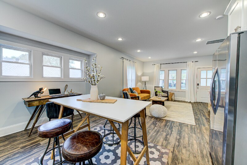 Building Photo - 931 Lasalle St