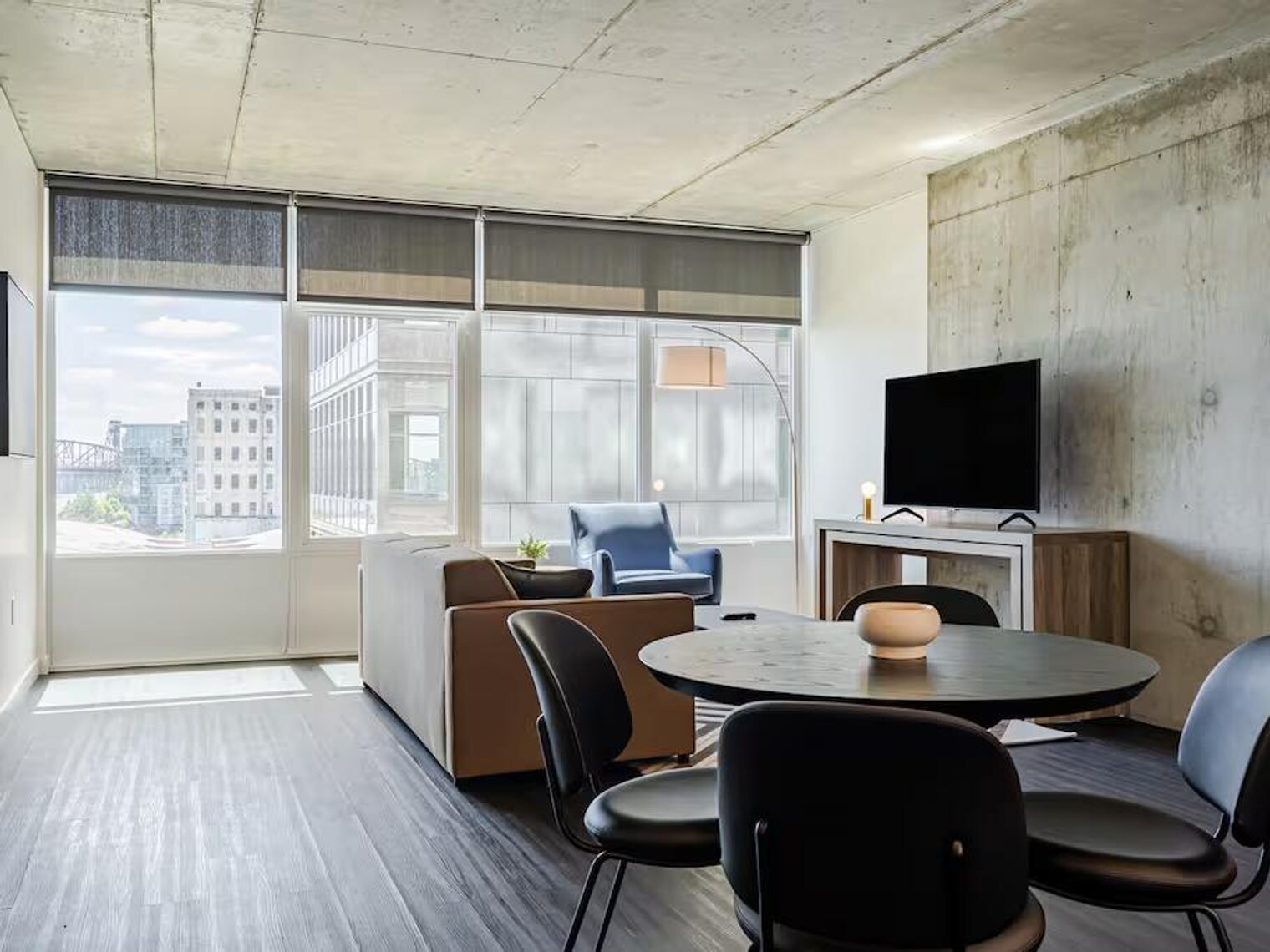 Building Photo - 1550 NW Naito Pkwy