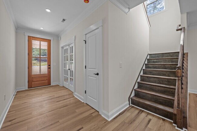 Building Photo - Stunning New Build!