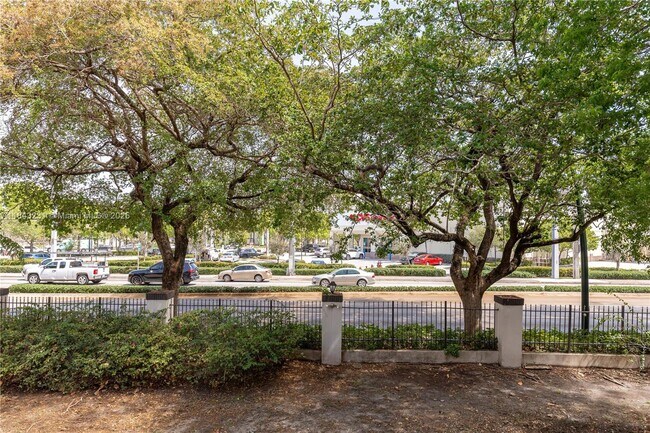 Building Photo - 6890 N Kendall Dr