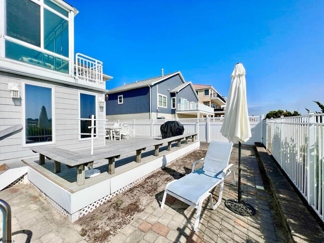 Building Photo - 24 Ocean Dr W