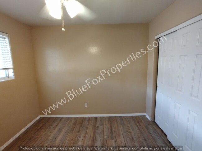 Building Photo - Two Story Townhome, 3 Bed and 1 1/2 Bath