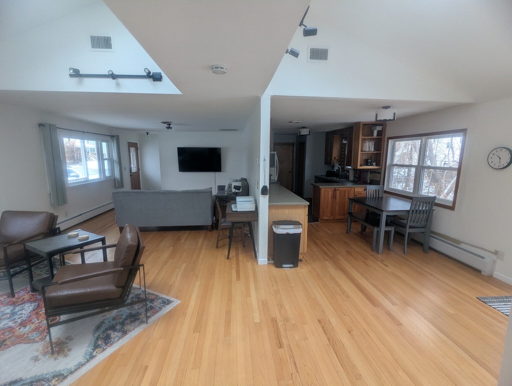 Building Photo - 212 Dewey St