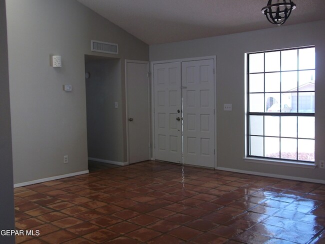 Building Photo - 844 Tepic Dr