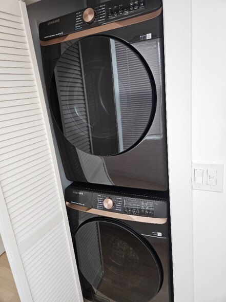 Building Photo - 2700 W Jackson Blvd