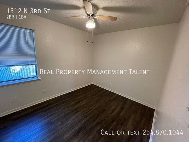 Building Photo - Downstairs 2 Bedroom, 1 Bathroom Apartment...