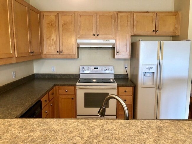 Building Photo - Riverfront Sandpiper Village Condo 2 Bedroom, 2 Baths!!