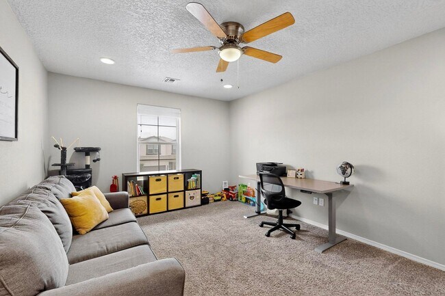 Building Photo - For Rent | Unfurnished Home | 4 Bed / 2.5 Bath | 2 Car Garage | 2-Story | Rio Rancho | Solar