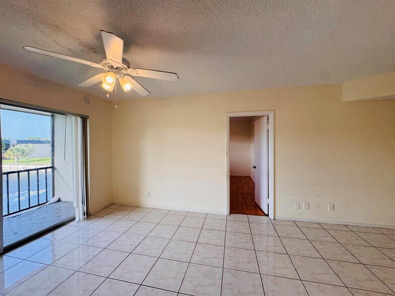Building Photo - 8025 Colony Cir S