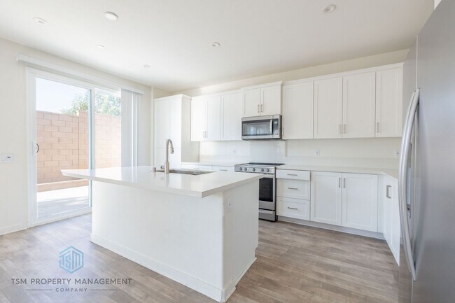 Building Photo - Beautiful 4-Bedroom Home in the Gated Citrus at Summit Community