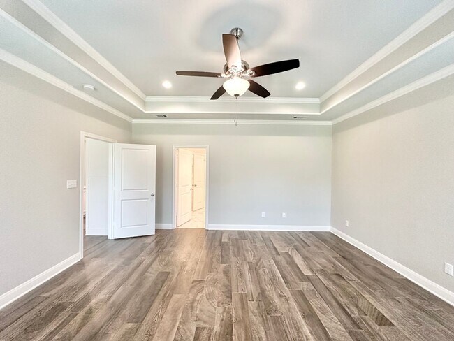 Building Photo - Available Now! Stunning 3 Bedroom 2 Bath i...