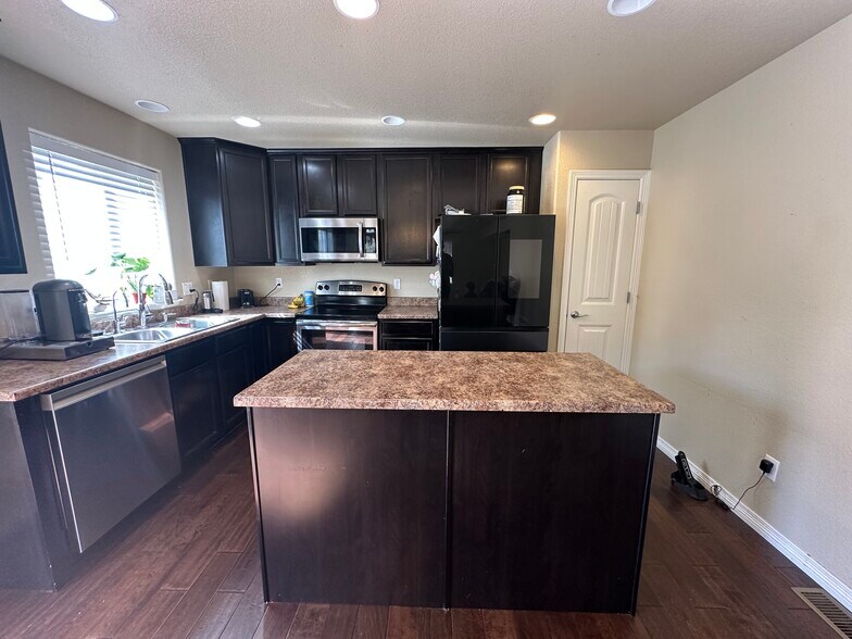 Building Photo - 6206 Wild Turkey Dr
