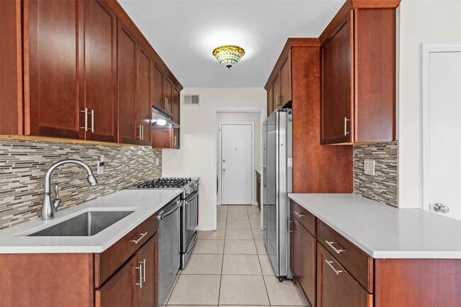 Building Photo - 4 Woodbine Dr