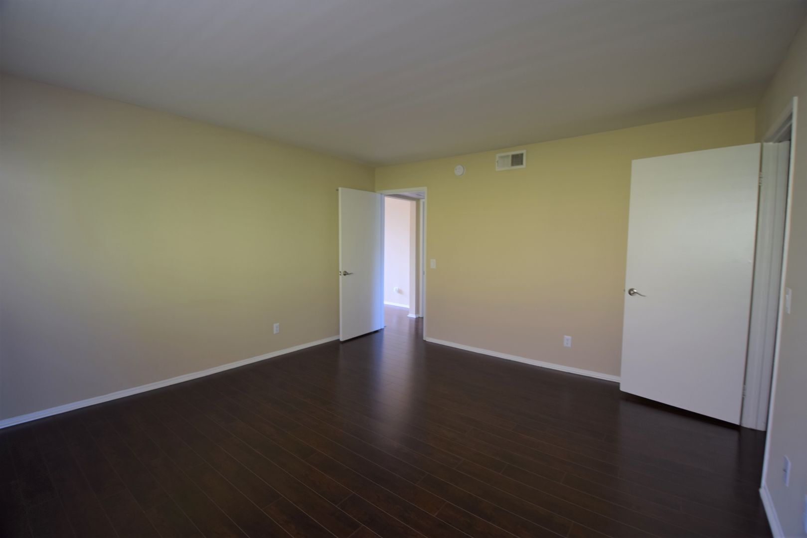 Building Photo - 12352 Burbank Blvd