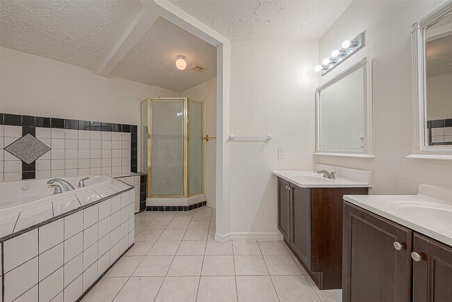 Building Photo - 3806 Embarcadero Dr
