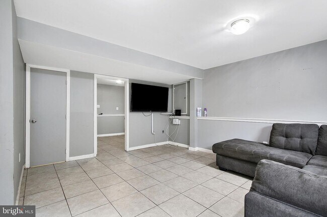 Primary Photo - 3072 Endicott Ct