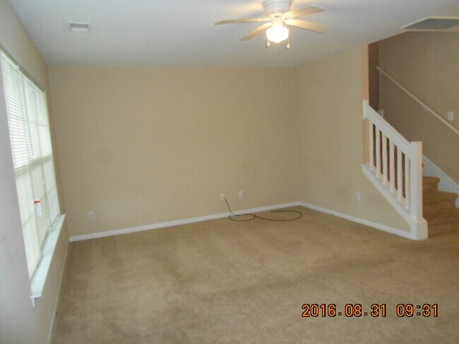 Building Photo - Renovated Three Bedroom Townhome in Townes of Buckwalter