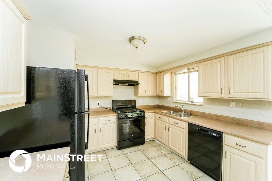 Building Photo - 3232 E Stallion Ln