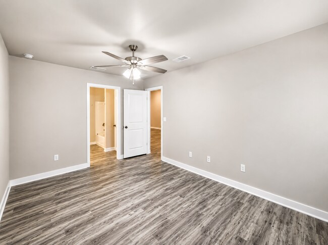 Building Photo - Available SEPTEMBER 1ST: Desirable Ratliff Ridge Townhomes