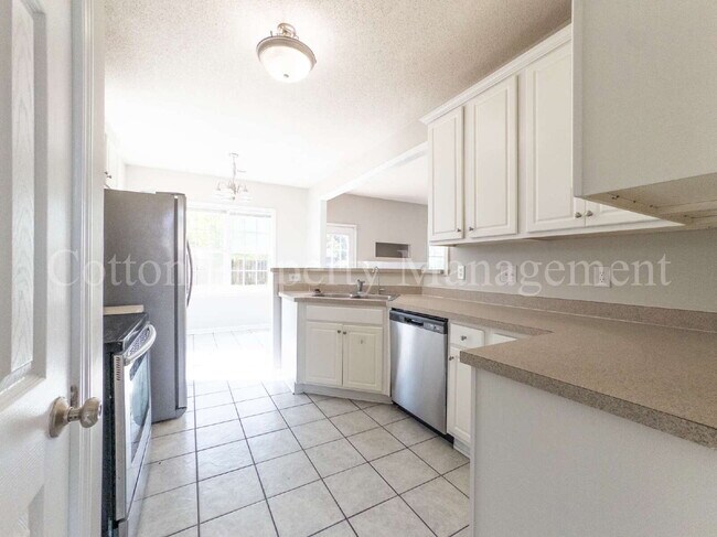 Building Photo - 448 Vallie Ln