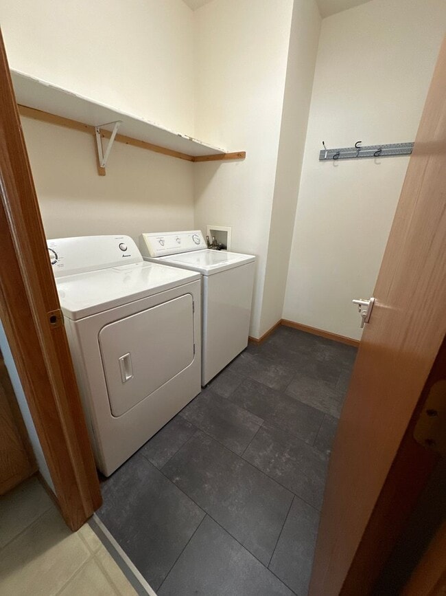 Building Photo - 4221 Owl Creek Dr