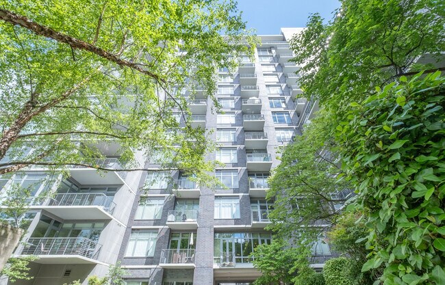 Building Photo - 1255 NW 9th Ave