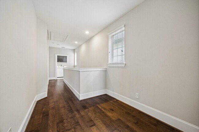 Building Photo - 8304 Hillendahl Blvd