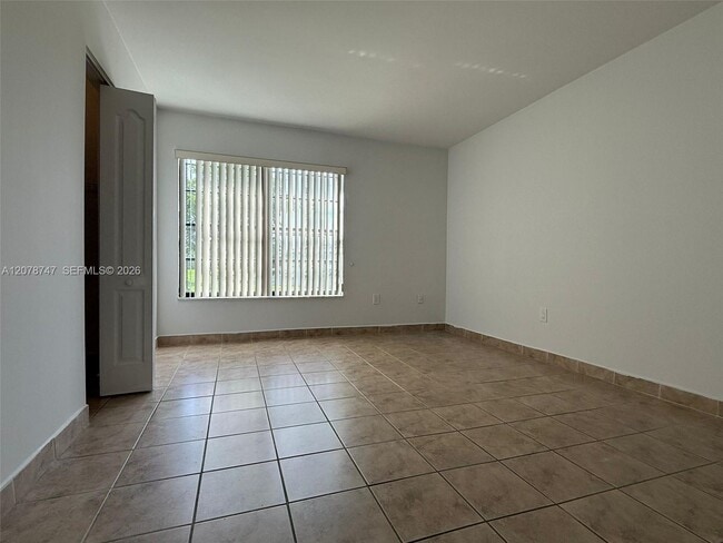 Building Photo - 746 NW 105th Pl