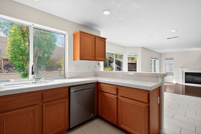 Building Photo - Beautiful 4-Bedroom Home