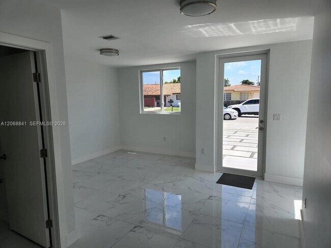 Building Photo - 7245 SW 21st St