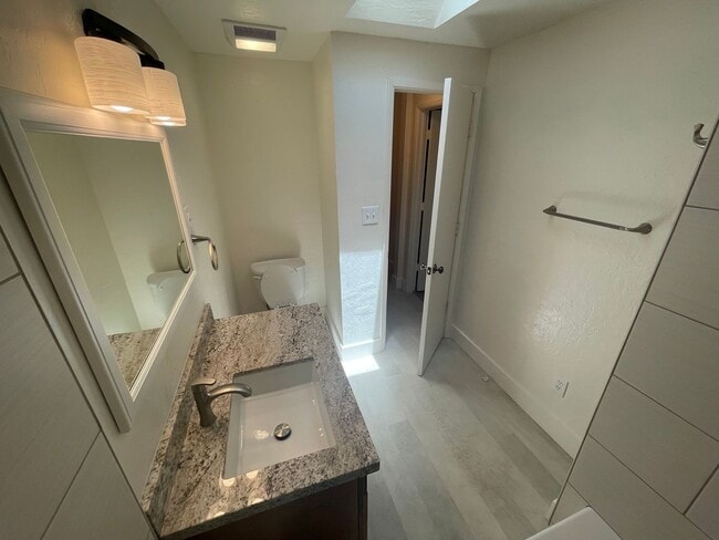 Building Photo - Beautiful 3 Bed 2 Bath House in Great Location! Must See!