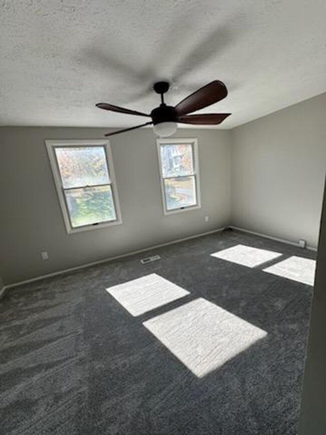 Building Photo - 2-bedroom, 1.5-bathroom townhouse in Imper...