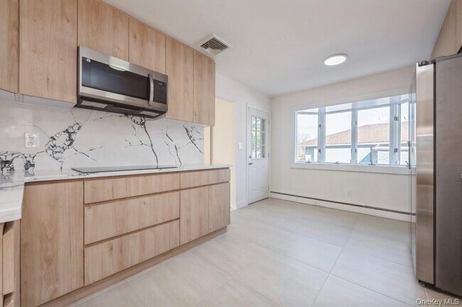 Building Photo - 482 Harbor Dr