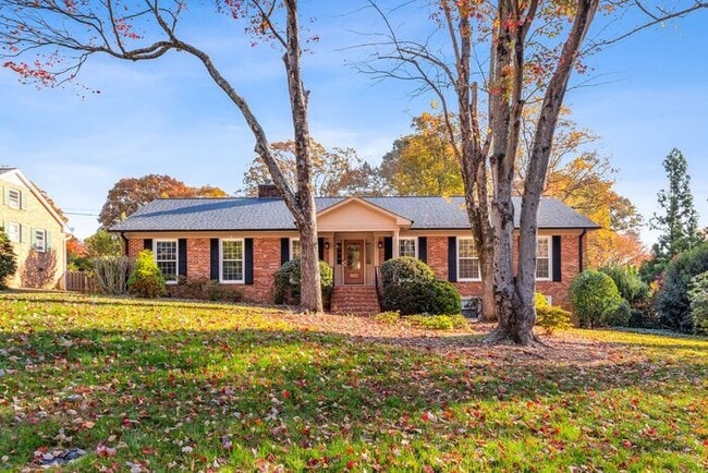 Building Photo - NW, Updated, Wood Floors, SS Appl., Den, Dining Roon, Sun Room, Finished Basement, Fenced!