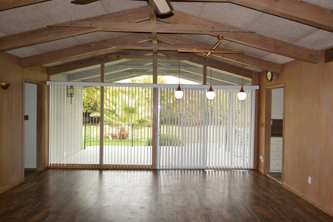 Building Photo - 108 N Crenshaw St