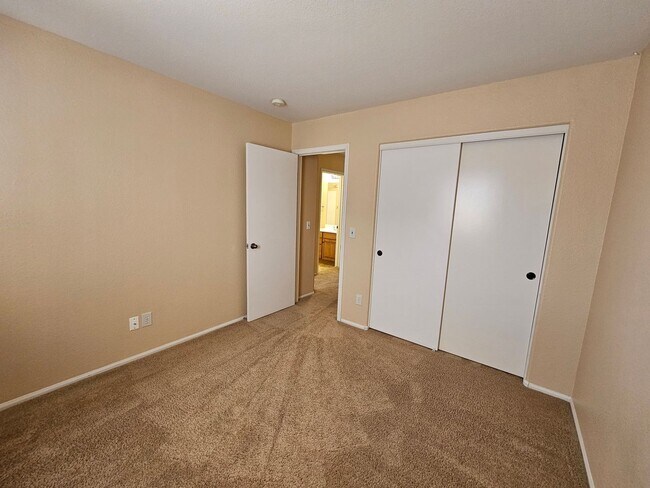 Building Photo - 42804 W Sunland Dr