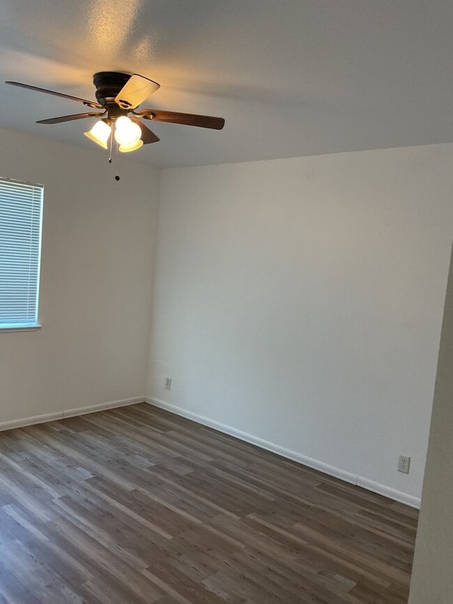 Building Photo - Chico 3 bed 2 bath home for rent, convenient location, neighborhood setting Garage, back yard